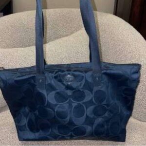 Coach Signature Getaway Nylon Weekender with wallet Tote Bag Silver/Cool
Blue